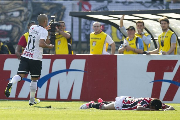 Durante a partida entre Corinthians x São Paulo, realizada esta tarde no estádio do Pacaembu, jogo válido pela 19ª rodada do Campeonato Brasileiro de 2012