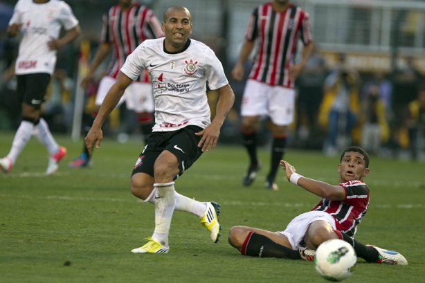Durante a partida entre Corinthians x São Paulo, realizada esta tarde no estádio do Pacaembu, jogo válido pela 19ª rodada do Campeonato Brasileiro de 2012