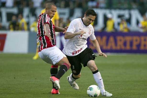 Durante a partida entre Corinthians x São Paulo, realizada esta tarde no estádio do Pacaembu, jogo válido pela 19ª rodada do Campeonato Brasileiro de 2012