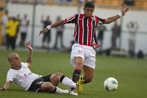 Durante a partida entre Corinthians x São Paulo, realizada esta tarde no estádio do Pacaembu, jogo válido pela 19ª rodada do Campeonato Brasileiro de 2012