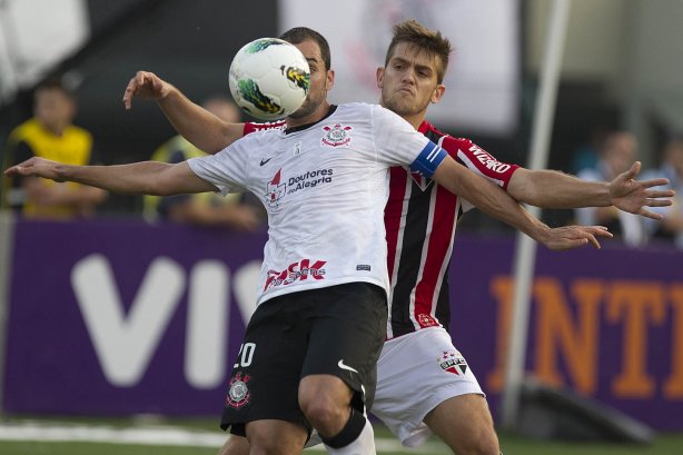 Durante a partida entre Corinthians x São Paulo, realizada esta tarde no estádio do Pacaembu, jogo válido pela 19ª rodada do Campeonato Brasileiro de 2012
