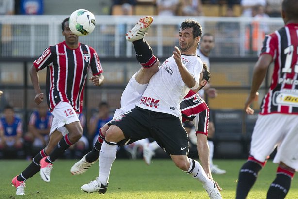 Durante a partida entre Corinthians x São Paulo, realizada esta tarde no estádio do Pacaembu, jogo válido pela 19ª rodada do Campeonato Brasileiro de 2012