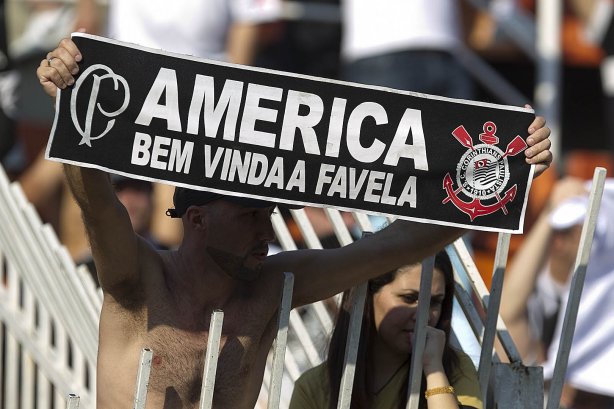 Durante a partida entre Corinthians x São Paulo, realizada esta tarde no estádio do Pacaembu, jogo válido pela 19ª rodada do Campeonato Brasileiro de 2012