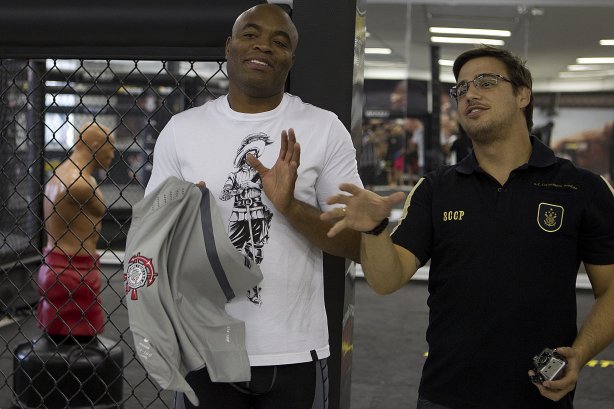 O lutador de MMA, Anderson Silva durante treinamento esta manhã na academia do Parque São Jorge