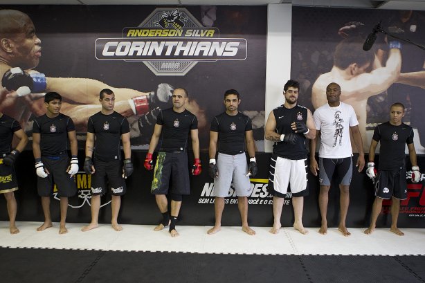 O lutador de MMA, Anderson Silva durante treinamento esta manhã na academia do Parque São Jorge