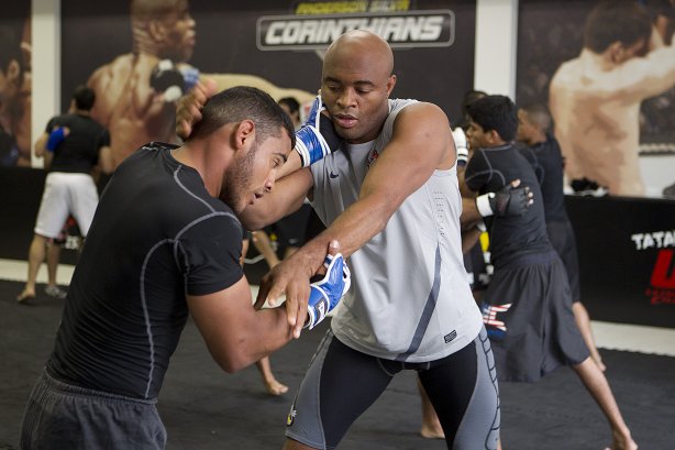O lutador de MMA, Anderson Silva durante treinamento esta manhã na academia do Parque São Jorge
