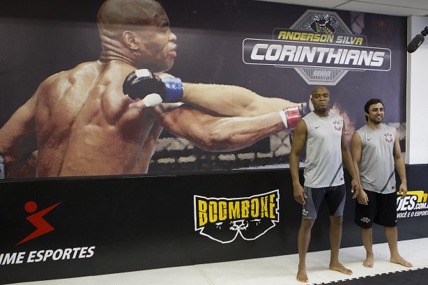 O lutador de MMA, Anderson Silva durante treinamento esta manhã na academia do Parque São Jorge