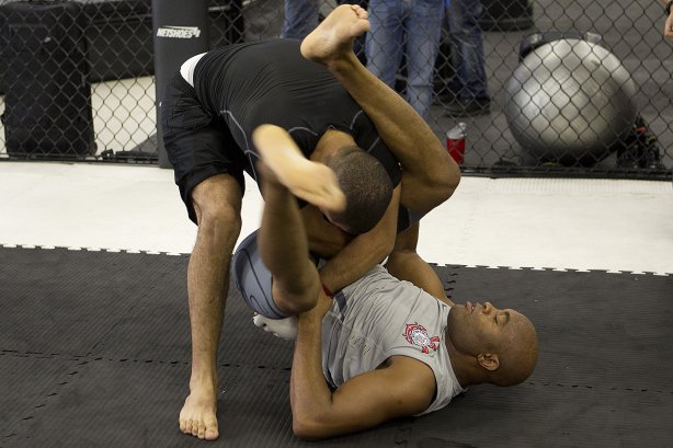 O lutador de MMA, Anderson Silva durante treinamento esta manhã na academia do Parque São Jorge