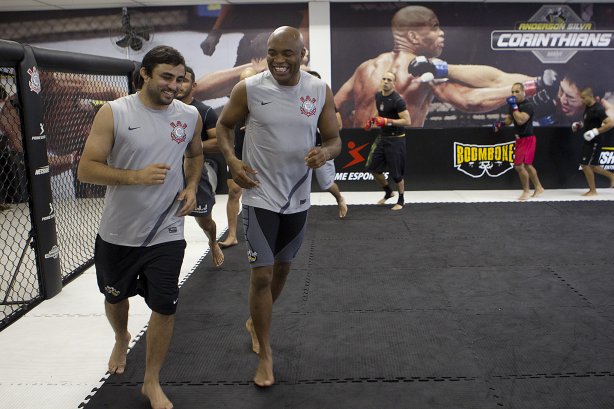 O lutador de MMA, Anderson Silva durante treinamento esta manhã na academia do Parque São Jorge