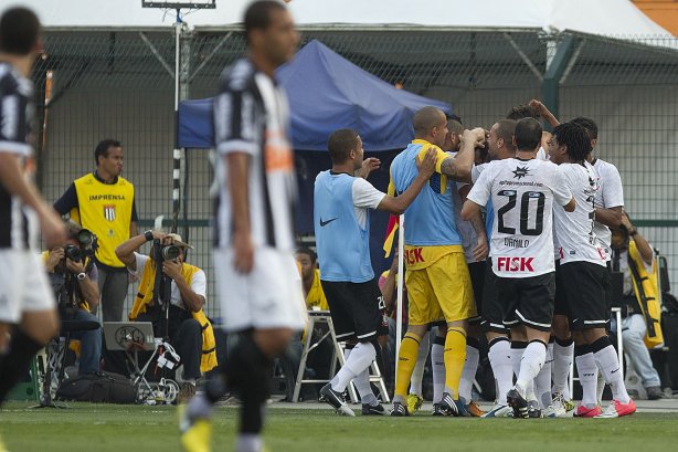 Durante a partida entre Corinthians x Atlético-MG, realizada esta tarde no estádio do Pacaembu, jogo válido pela 21ª rodada do Campeonato Brasileiro de 2012