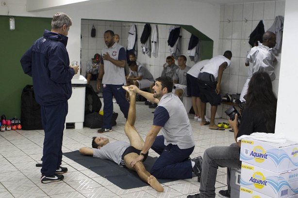 Nos vestiários antes da partida entre Figueirense/SC x Corinthians, realizada esta noitee no estádio Orlando Scarpelli, jogo válido pela 22ª rodada do Campeonato Brasileiro de 2012