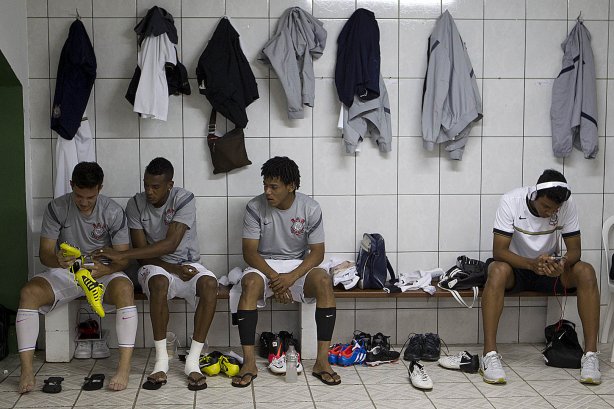 Nos vestiários antes da partida entre Figueirense/SC x Corinthians, realizada esta noitee no estádio Orlando Scarpelli, jogo válido pela 22ª rodada do Campeonato Brasileiro de 2012