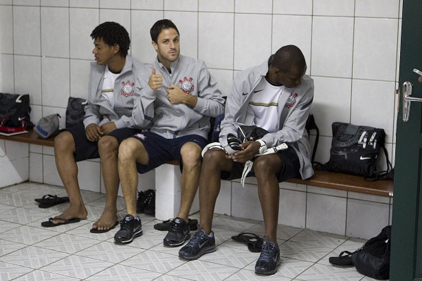 Nos vestiários antes da partida entre Figueirense/SC x Corinthians, realizada esta noitee no estádio Orlando Scarpelli, jogo válido pela 22ª rodada do Campeonato Brasileiro de 2012