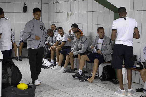 Nos vestiários antes da partida entre Figueirense/SC x Corinthians, realizada esta noitee no estádio Orlando Scarpelli, jogo válido pela 22ª rodada do Campeonato Brasileiro de 2012