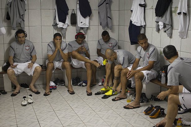 Nos vestiários antes da partida entre Figueirense/SC x Corinthians, realizada esta noitee no estádio Orlando Scarpelli, jogo válido pela 22ª rodada do Campeonato Brasileiro de 2012