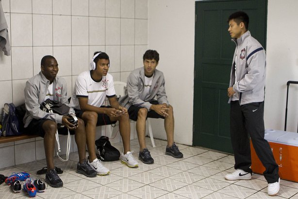 Nos vestiários antes da partida entre Figueirense/SC x Corinthians, realizada esta noitee no estádio Orlando Scarpelli, jogo válido pela 22ª rodada do Campeonato Brasileiro de 2012