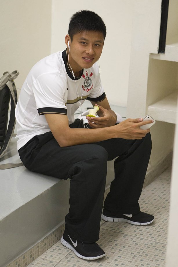 Nos vestiários antes da partida entre Corinthians x Grêmio, realizada esta noite no estádio do Pacaembu, jogo válido pela 23ª rodada do Campeonato Brasileiro de 2012