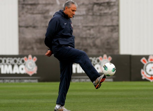 O técnico Tite durante Treino do Corinthians realizado no CT Joaquim Grava