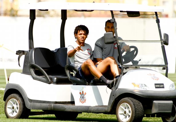 Romarinho durante Treino do Corinthians realizado no CT Joaquim Grava