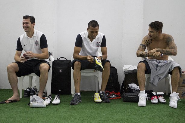 Nos vestiários antes da partida entre Nautico/PE x Corinthians, realizada esta tarde no estádio dos Aflitos, em Recife, jogo válido pela 28ª rodada do Campeonato Brasileiro de 2012