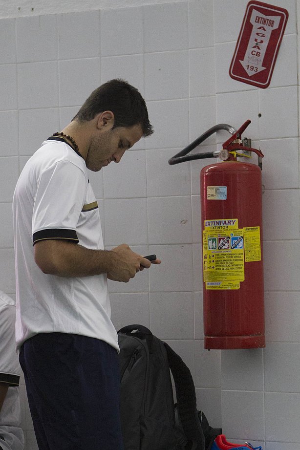 Nos vestiários antes da partida entre Nautico/PE x Corinthians, realizada esta tarde no estádio dos Aflitos, em Recife, jogo válido pela 28ª rodada do Campeonato Brasileiro de 2012