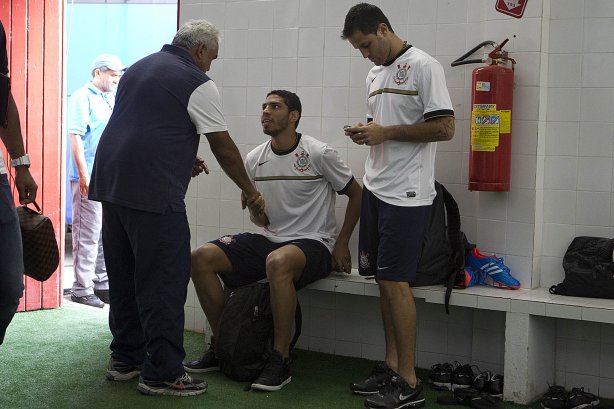 Nos vestiários antes da partida entre Nautico/PE x Corinthians, realizada esta tarde no estádio dos Aflitos, em Recife, jogo válido pela 28ª rodada do Campeonato Brasileiro de 2012