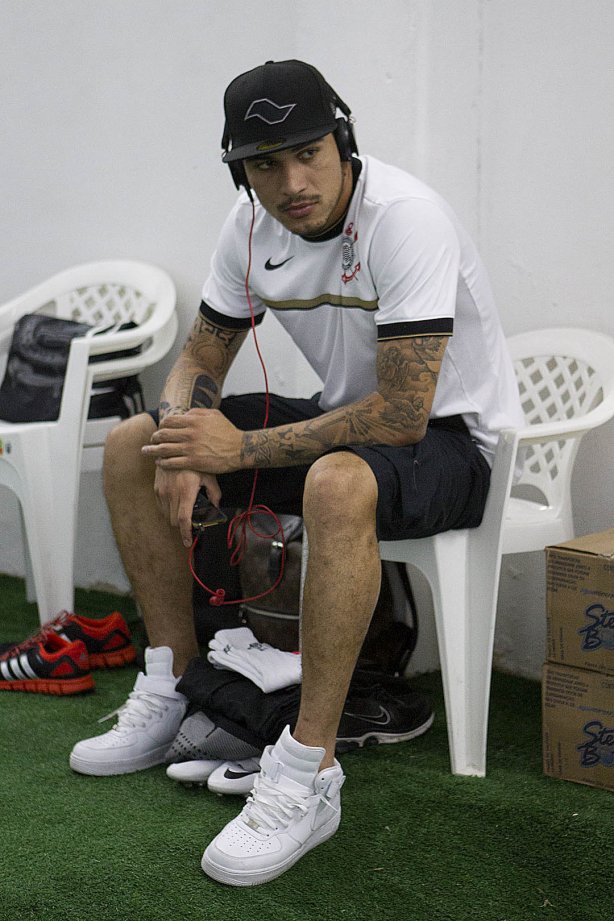 Nos vestiários antes da partida entre Nautico/PE x Corinthians, realizada esta tarde no estádio dos Aflitos, em Recife, jogo válido pela 28ª rodada do Campeonato Brasileiro de 2012