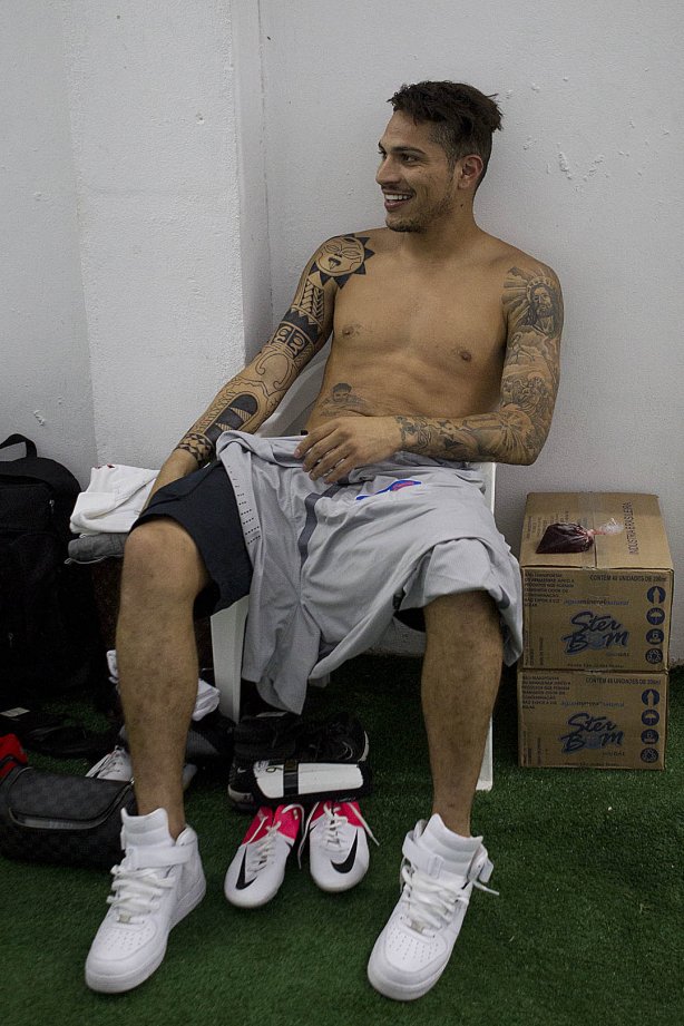 Nos vestiários antes da partida entre Nautico/PE x Corinthians, realizada esta tarde no estádio dos Aflitos, em Recife, jogo válido pela 28ª rodada do Campeonato Brasileiro de 2012