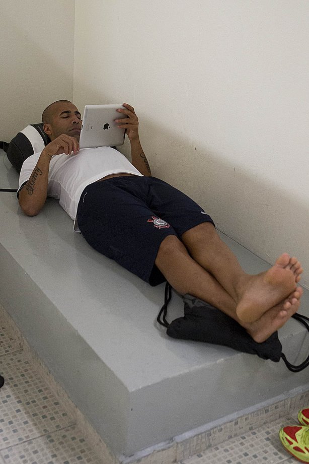 Nos vestiários antes da partida entre Corinthians x Flamengo, realizada esta noite no estádio do Pacaembu, jogo válido pela 29ª rodada do Campeonato Brasileiro de 2012