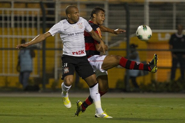 Durante a partida entre Corinthians x Flamengo, realizada esta noite no estádio do Pacaembu, jogo válido pela 29ª rodada do Campeonato Brasileiro de 2012
