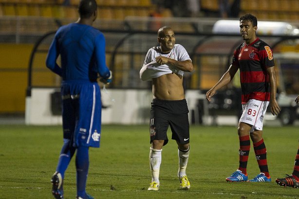 Durante a partida entre Corinthians x Flamengo, realizada esta noite no estádio do Pacaembu, jogo válido pela 29ª rodada do Campeonato Brasileiro de 2012
