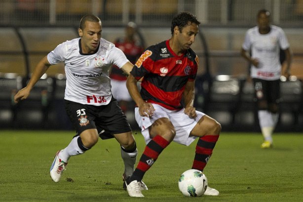 Durante a partida entre Corinthians x Flamengo, realizada esta noite no estádio do Pacaembu, jogo válido pela 29ª rodada do Campeonato Brasileiro de 2012