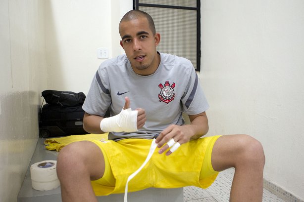 Nos vestiários antes da partida entre Corinthians x Vasco da Gama, realizada esta tarde no estádio do Pacaembu, jogo válido pela 33ª rodada do Campeonato Brasileiro de 2012