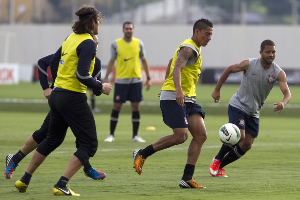 Durante o treino realizado esta tarde no CT Joaquim Grava, localizado no Parque Ecológico do Tiete. O próximo jogo da equipe será sábado, dia 10/11, contra o Coritiba, no estádio do Pacaembu, válido pela 35ª rodada do Campeonato Brasileiro de 2012