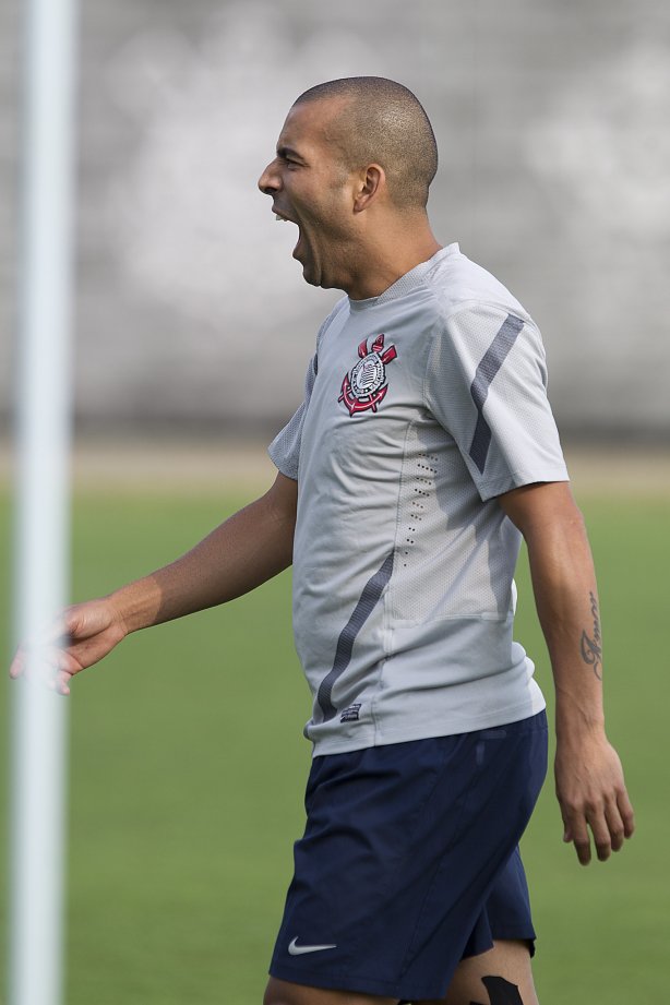 Durante o treino realizado esta tarde no CT Joaquim Grava, localizado no Parque Ecológico do Tiete. O próximo jogo da equipe será sábado, dia 10/11, contra o Coritiba, no estádio do Pacaembu, válido pela 35ª rodada do Campeonato Brasileiro de 2012