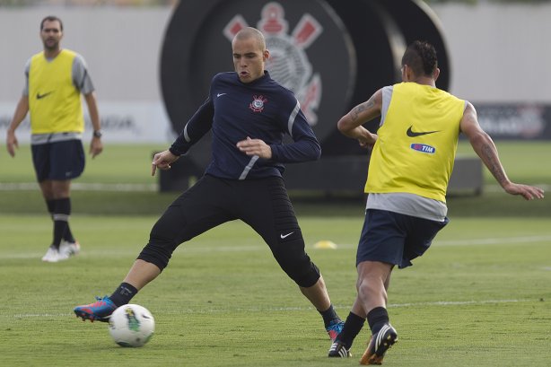 Durante o treino realizado esta tarde no CT Joaquim Grava, localizado no Parque Ecológico do Tiete. O próximo jogo da equipe será sábado, dia 10/11, contra o Coritiba, no estádio do Pacaembu, válido pela 35ª rodada do Campeonato Brasileiro de 2012