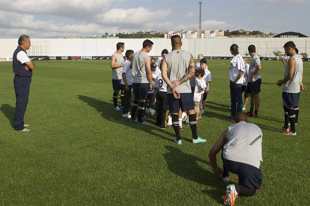 Durante o treino realizado esta tarde no CT Joaquim Grava, localizado no Parque Ecológico do Tiete. O próximo jogo da equipe será sábado, dia 10/11, contra o Coritiba, no estádio do Pacaembu, válido pela 35ª rodada do Campeonato Brasileiro de 2012