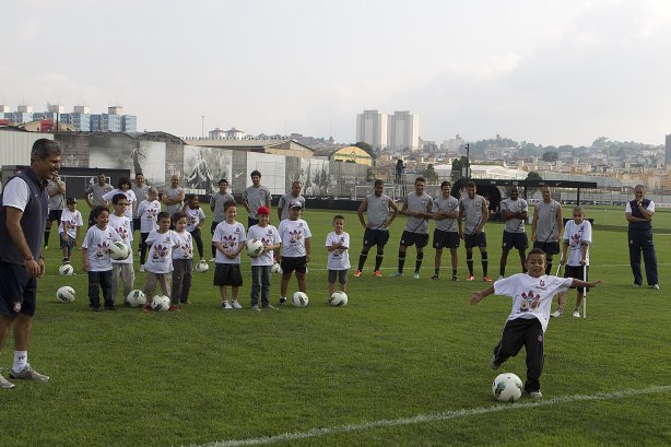 Durante o treino realizado esta tarde no CT Joaquim Grava, localizado no Parque Ecológico do Tiete. O próximo jogo da equipe será sábado, dia 10/11, contra o Coritiba, no estádio do Pacaembu, válido pela 35ª rodada do Campeonato Brasileiro de 2012