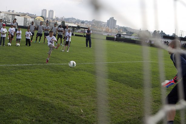Durante o treino realizado esta tarde no CT Joaquim Grava, localizado no Parque Ecológico do Tiete. O próximo jogo da equipe será sábado, dia 10/11, contra o Coritiba, no estádio do Pacaembu, válido pela 35ª rodada do Campeonato Brasileiro de 2012