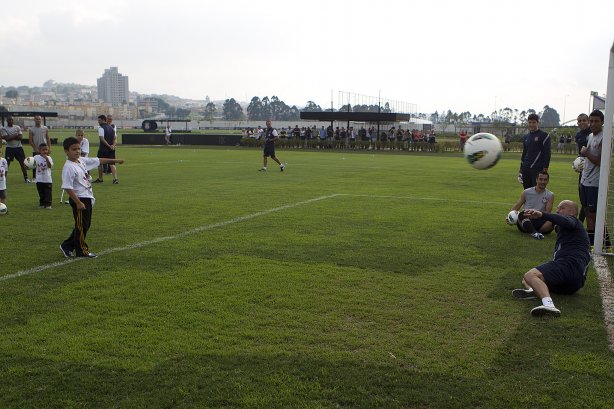 Durante o treino realizado esta tarde no CT Joaquim Grava, localizado no Parque Ecológico do Tiete. O próximo jogo da equipe será sábado, dia 10/11, contra o Coritiba, no estádio do Pacaembu, válido pela 35ª rodada do Campeonato Brasileiro de 2012