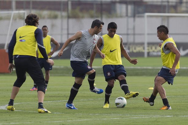 Durante o treino realizado esta tarde no CT Joaquim Grava, localizado no Parque Ecológico do Tiete. O próximo jogo da equipe será sábado, dia 10/11, contra o Coritiba, no estádio do Pacaembu, válido pela 35ª rodada do Campeonato Brasileiro de 2012