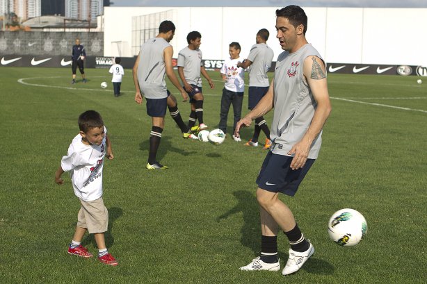 Durante o treino realizado esta tarde no CT Joaquim Grava, localizado no Parque Ecológico do Tiete. O próximo jogo da equipe será sábado, dia 10/11, contra o Coritiba, no estádio do Pacaembu, válido pela 35ª rodada do Campeonato Brasileiro de 2012