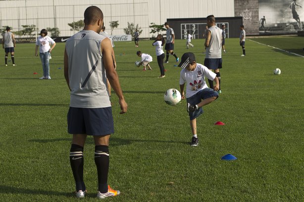 Durante o treino realizado esta tarde no CT Joaquim Grava, localizado no Parque Ecológico do Tiete. O próximo jogo da equipe será sábado, dia 10/11, contra o Coritiba, no estádio do Pacaembu, válido pela 35ª rodada do Campeonato Brasileiro de 2012