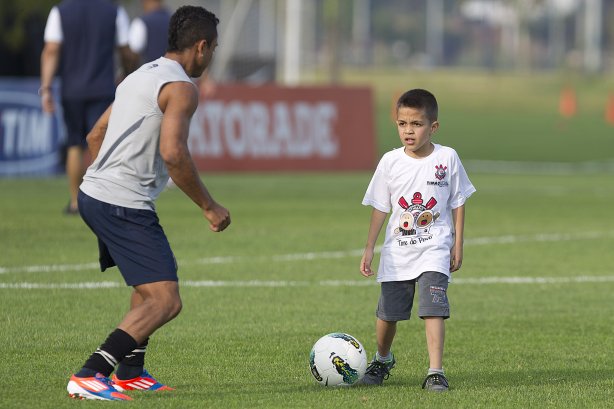Durante o treino realizado esta tarde no CT Joaquim Grava, localizado no Parque Ecológico do Tiete. O próximo jogo da equipe será sábado, dia 10/11, contra o Coritiba, no estádio do Pacaembu, válido pela 35ª rodada do Campeonato Brasileiro de 2012