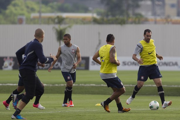 Durante o treino realizado esta tarde no CT Joaquim Grava, localizado no Parque Ecológico do Tiete. O próximo jogo da equipe será sábado, dia 10/11, contra o Coritiba, no estádio do Pacaembu, válido pela 35ª rodada do Campeonato Brasileiro de 2012