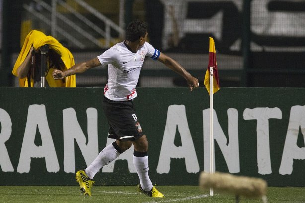 Durante a partida entre Corinthians x Coritiba, realizada esta noite no estádio do Pacaembu, jogo válido pela 35ª rodada do Campeonato Brasileiro de 2012