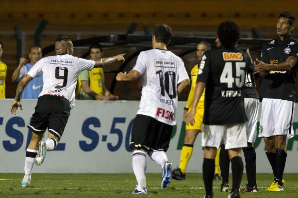 Durante a partida entre Corinthians x Coritiba, realizada esta noite no estádio do Pacaembu, jogo válido pela 35ª rodada do Campeonato Brasileiro de 2012