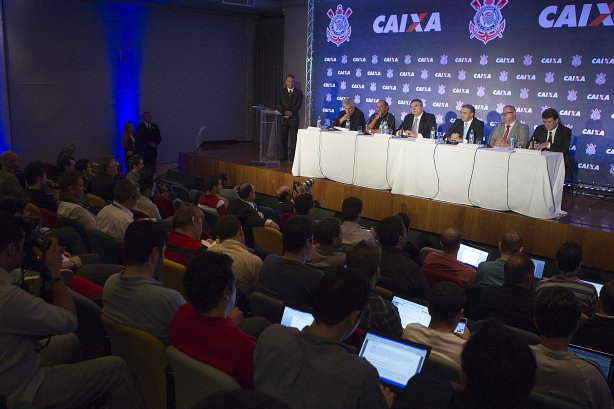Durante evento no Museu do Futebol, no Pacaembu, o Corinthians anunciou seu novo patrocinador master, a Caixa Economica Federal; São Paulo / SP - Brasil - 20/11/2012