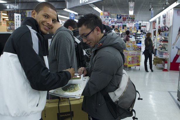 Foram fazer comprar em um shopping perto do hotel, após o treino do Corinthians esta manhã no Wave Stadium Kariya, onde se prepara para disputar o Campeonato Mundial Interclubes organizado pela FIFA, a ser jogado nas cidades de Toyota e Yokohama