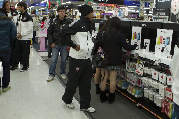 Foram fazer comprar em um shopping perto do hotel, após o treino do Corinthians esta manhã no Wave Stadium Kariya, onde se prepara para disputar o Campeonato Mundial Interclubes organizado pela FIFA, a ser jogado nas cidades de Toyota e Yokohama